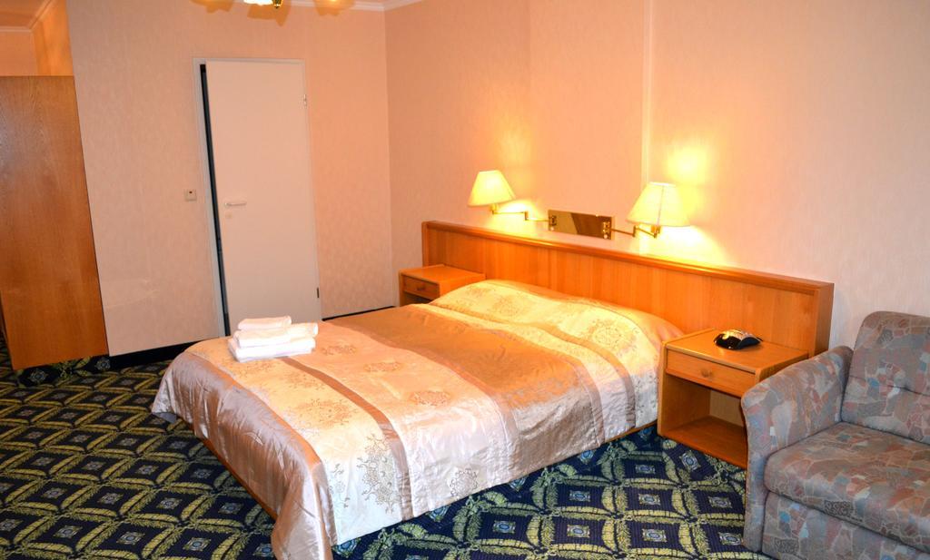 Hotel Zum Goldenen Hirsch Sankt Kilian Номер фото