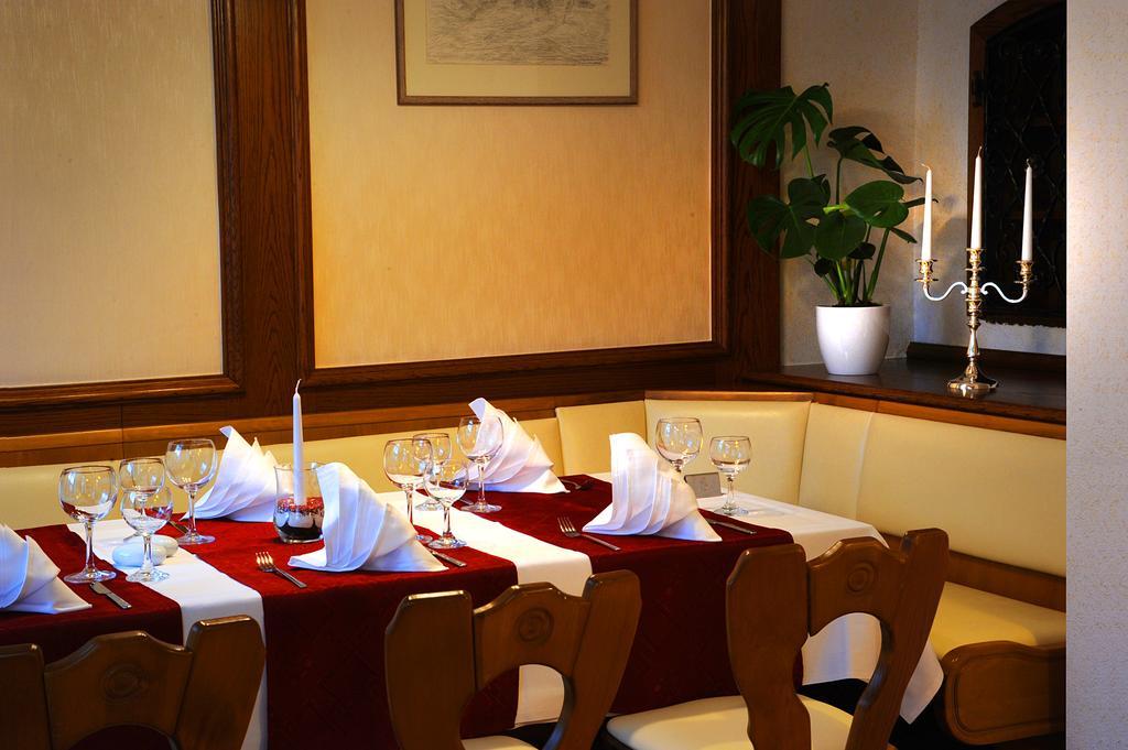 Hotel Zum Goldenen Hirsch Sankt Kilian Экстерьер фото