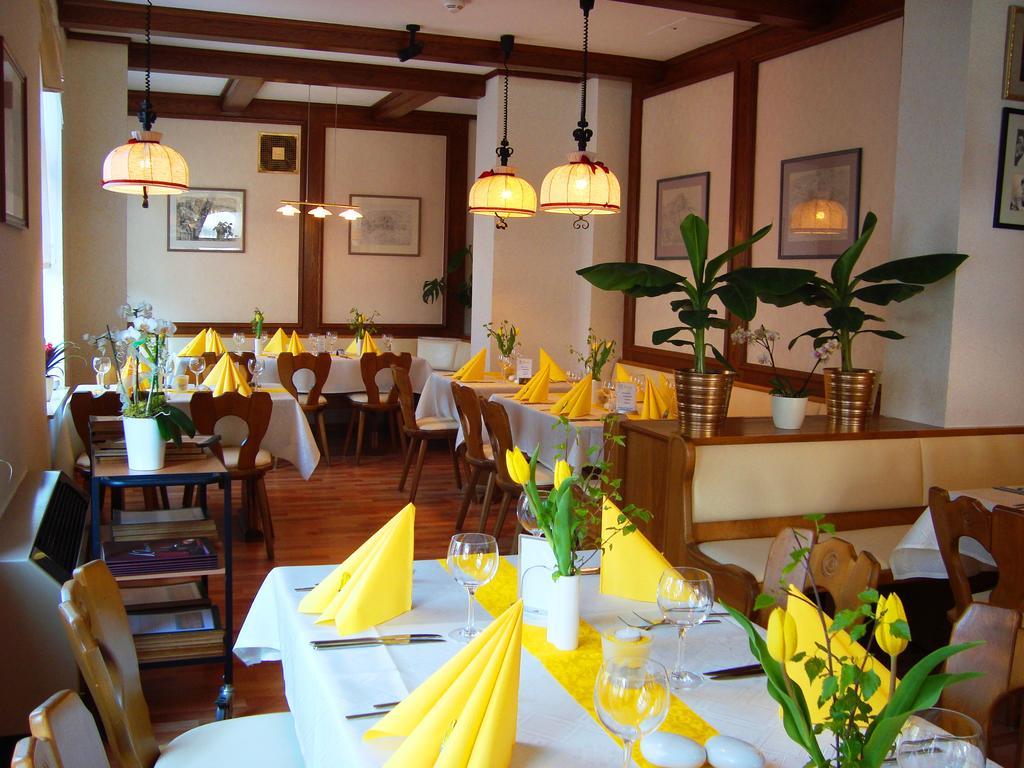 Hotel Zum Goldenen Hirsch Sankt Kilian Экстерьер фото