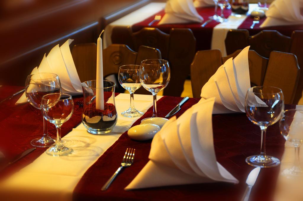 Hotel Zum Goldenen Hirsch Sankt Kilian Экстерьер фото